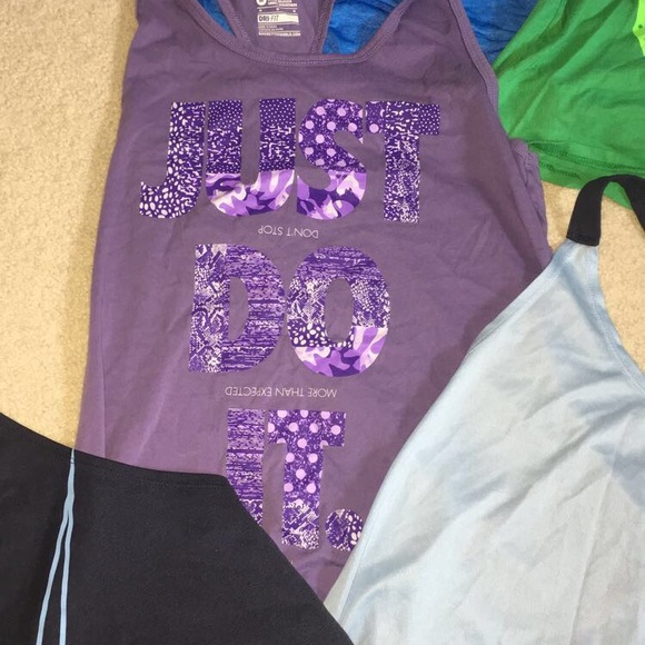 Nike Tank Tops - Picture 2 of 4